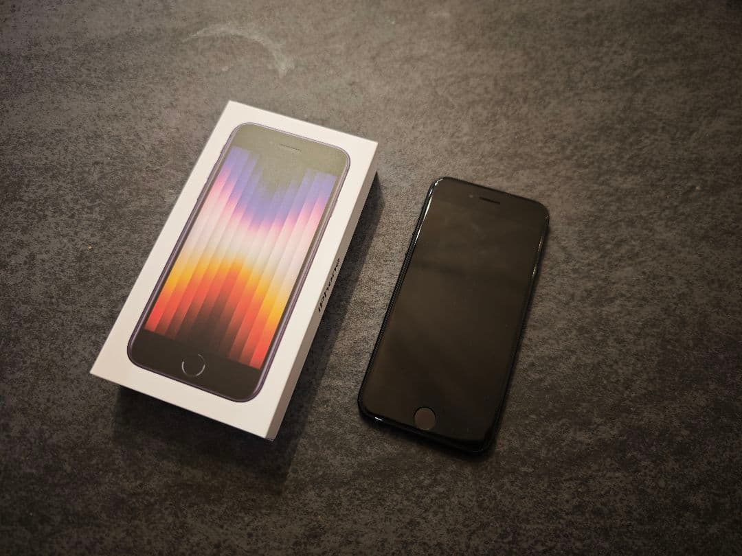 iPhone SE 第3世代 64GB ミッドナイト SIM解除済　美品