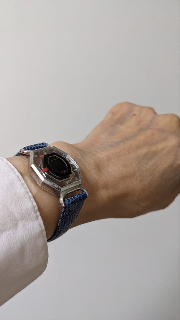 ジュベニア手巻き腕時計レディース　シルバー色