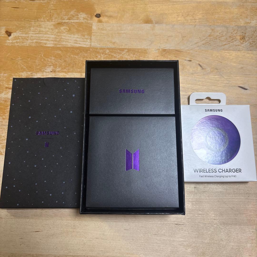 美品　BTS SAMSUNG イヤホン Buds ワイヤレス充電器