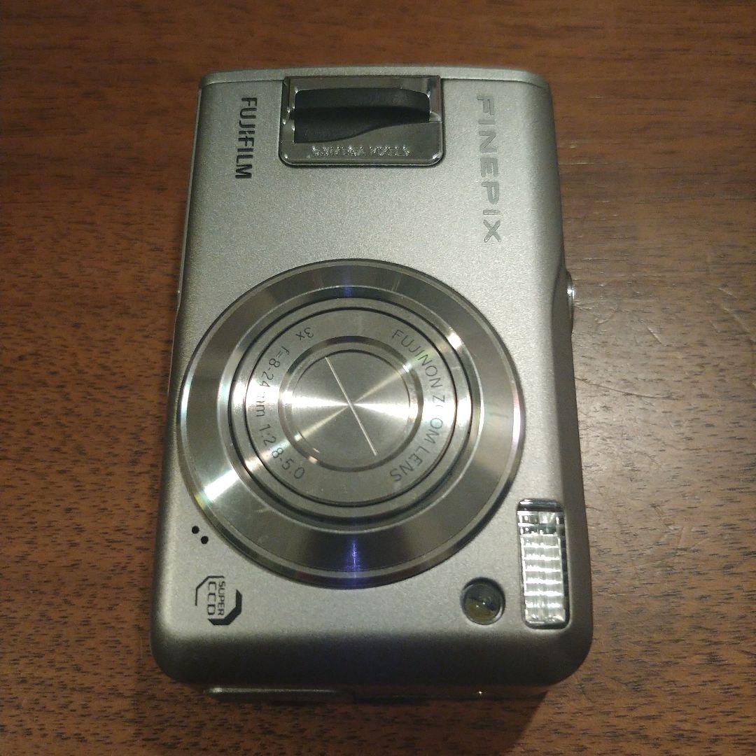 富士フィルム　Fujifilm FinePix F31fd　デジカメ