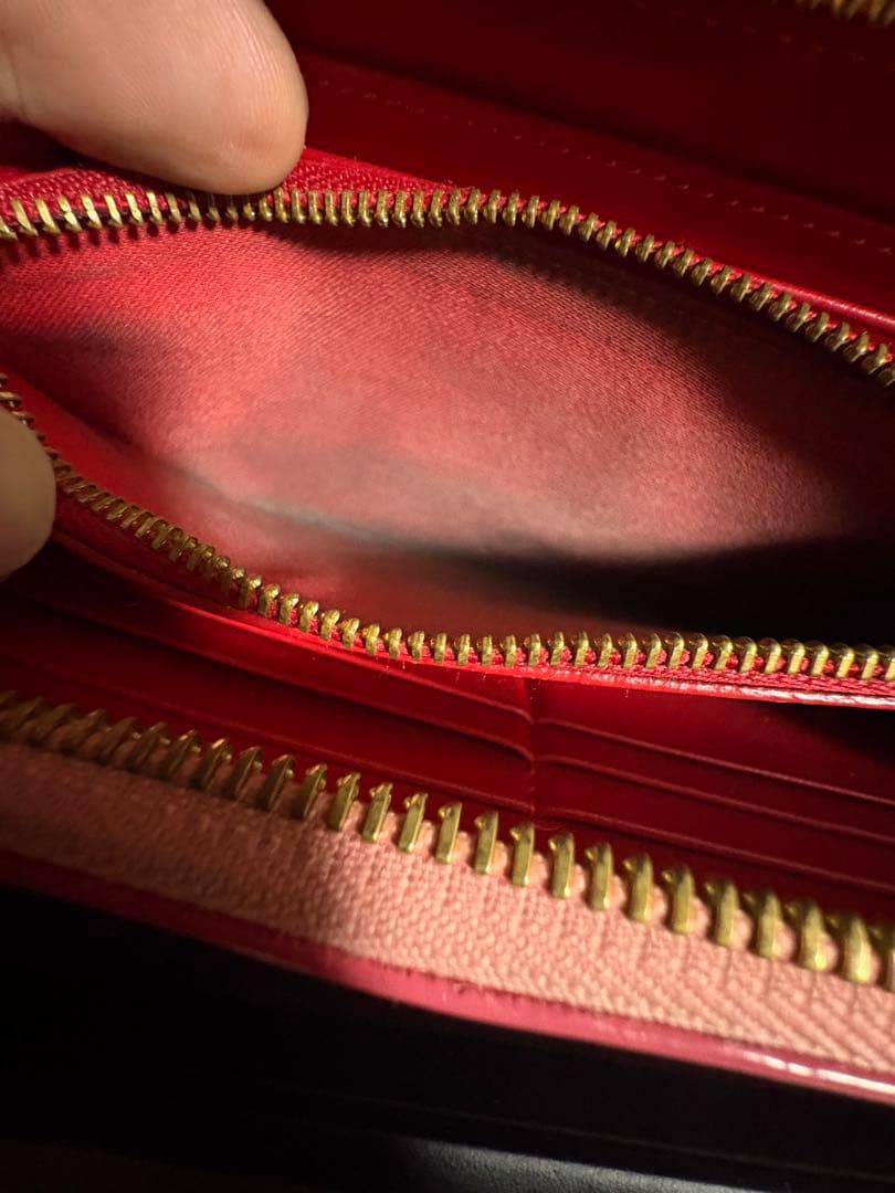 クリスチャンルブタン長財布