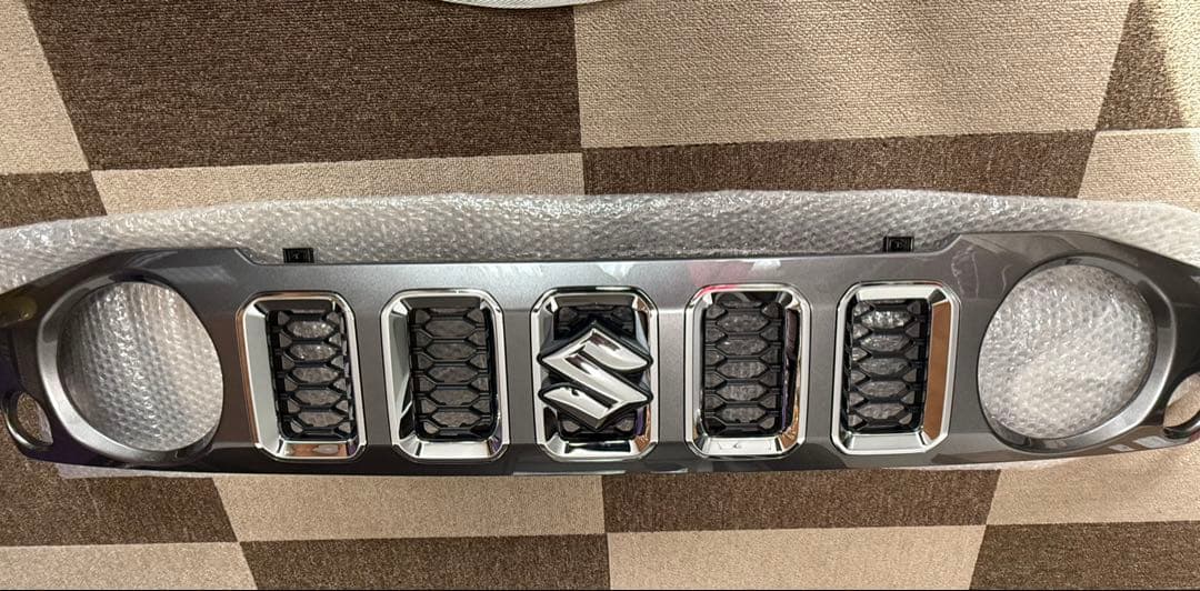 ジムニー　ノマド純正グリル　新車外し