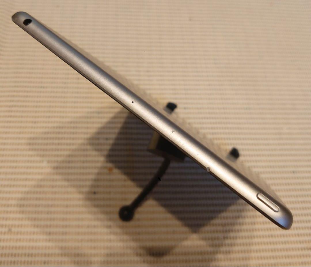 完動品iPad第6世代(A1893)本体32GBグレイ送料込WN4DU