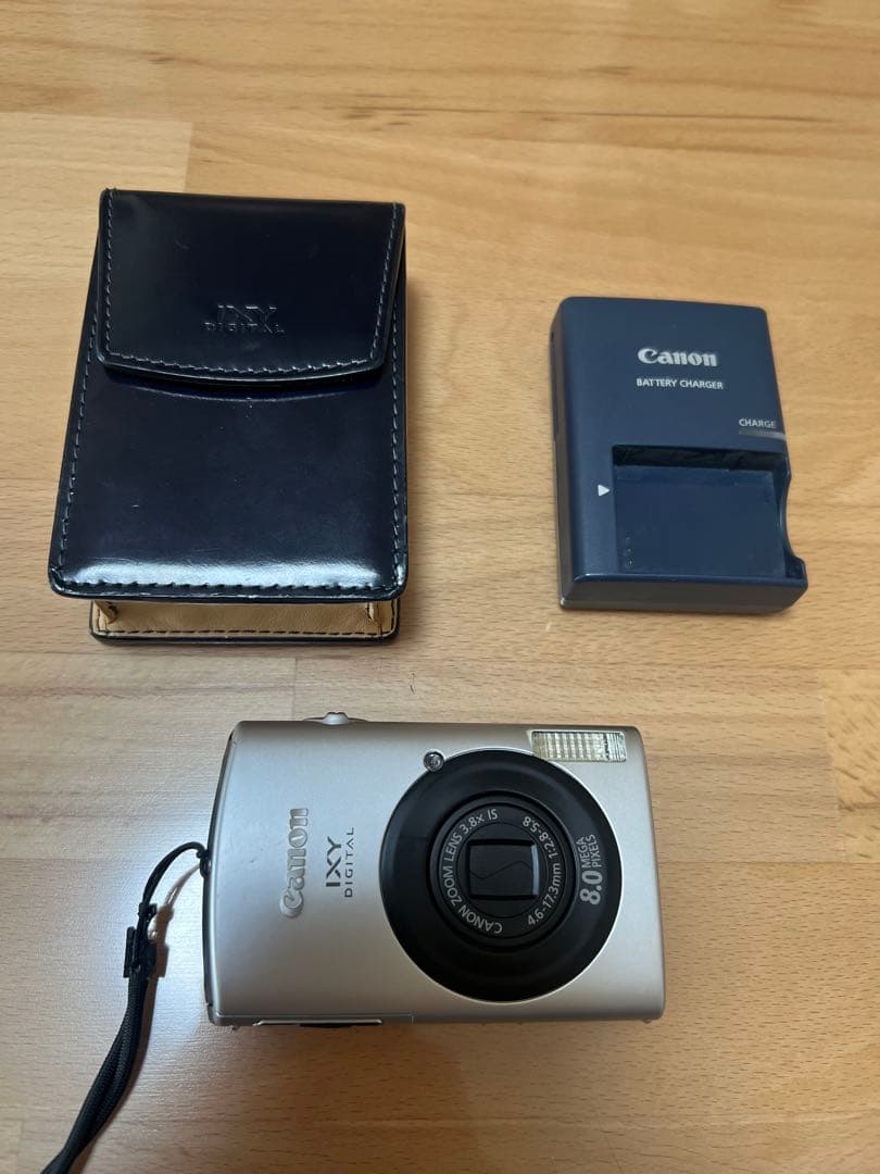 Canon IXY デジタルカメラ 本体　充電器　ケース付き