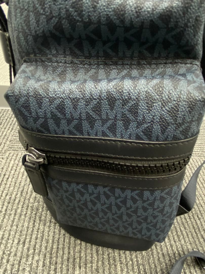 【タケシ】MICHAEL KORS　バックパック　ネイビー