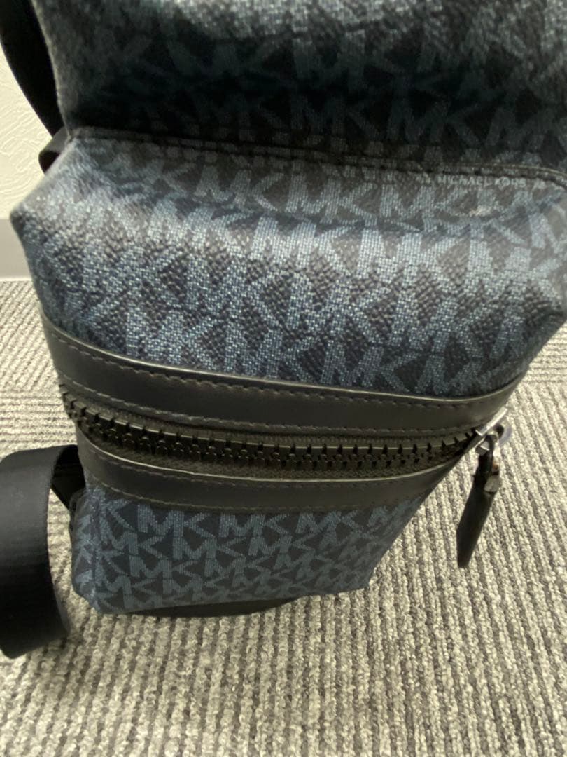 【タケシ】MICHAEL KORS　バックパック　ネイビー