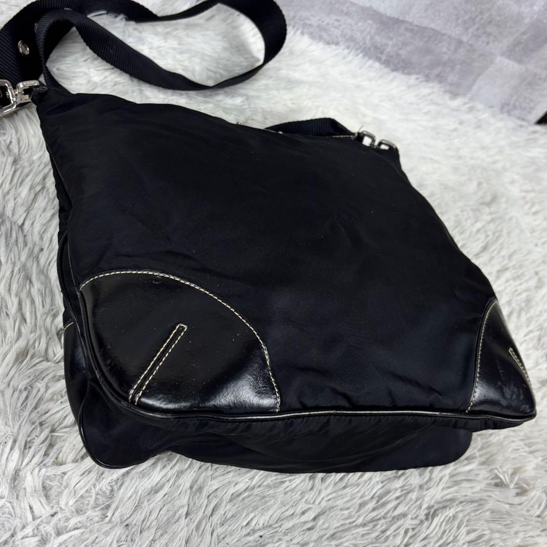 美品 PRADA ナイロン ショルダーバッグ 三角プレート 斜め掛け ブラック
