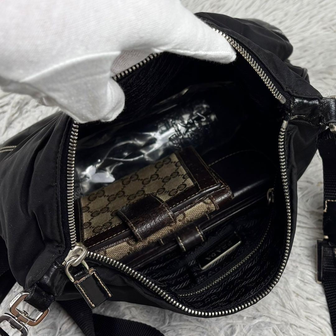 美品 PRADA ナイロン ショルダーバッグ 三角プレート 斜め掛け ブラック