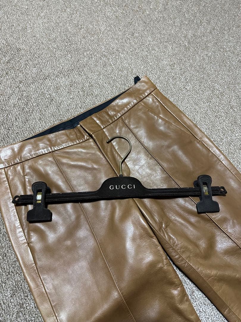 美品 GUCCI ブラウン ラムレザー パンツ 38 レディース ハンガー付き