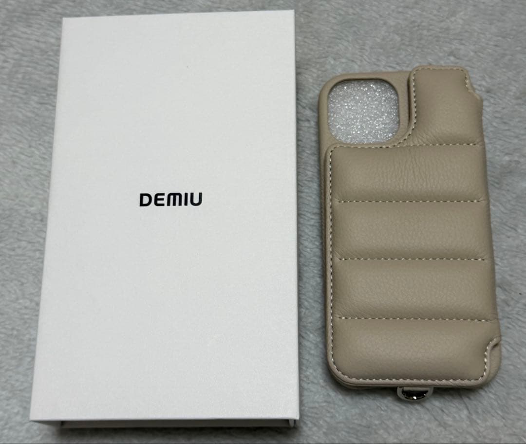 【新品未使用】DEMIU BALLON iPhone15 ベージュ