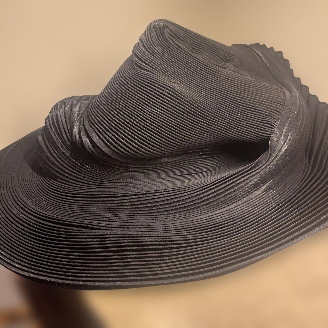 ISSEY MIYAKE プリーツデザイン ブラック帽子