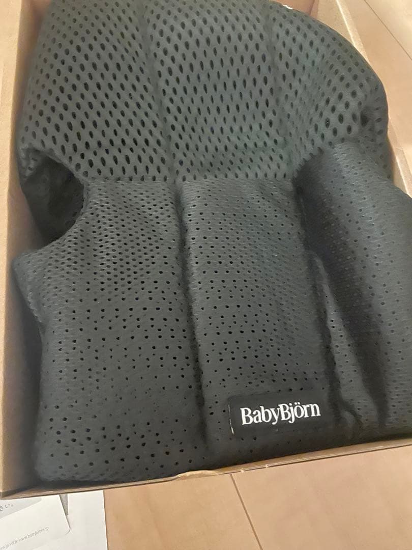 【新品未使用】ベビービョルン ベビーキャリアMINI Air メッシュ　ブラック