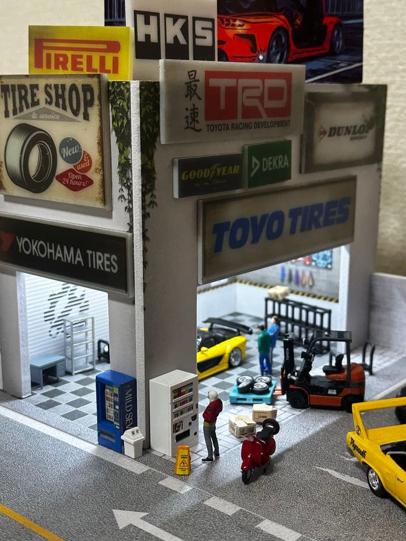 64/1 ミニカー　ジオラマ　ガレージ　フィギア