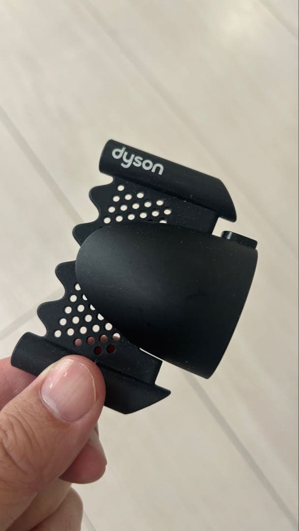 ダイソン　ヘアドライヤー　HD17