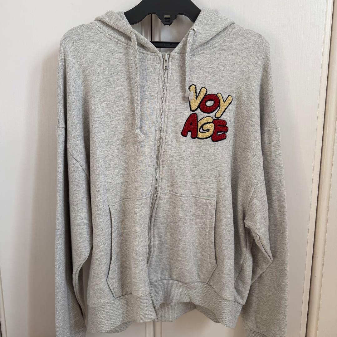 VoyAGE なにわ男子　ジップアップパーカー グレー