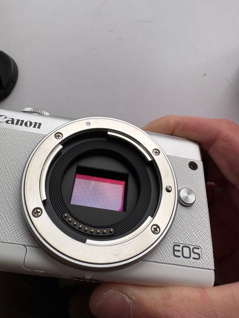 Canon EOS M200 ダブルズームキット ホワイト　ミラーレス一眼