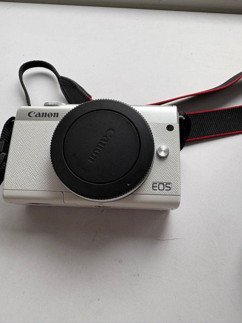 Canon EOS M200 ダブルズームキット ホワイト　ミラーレス一眼