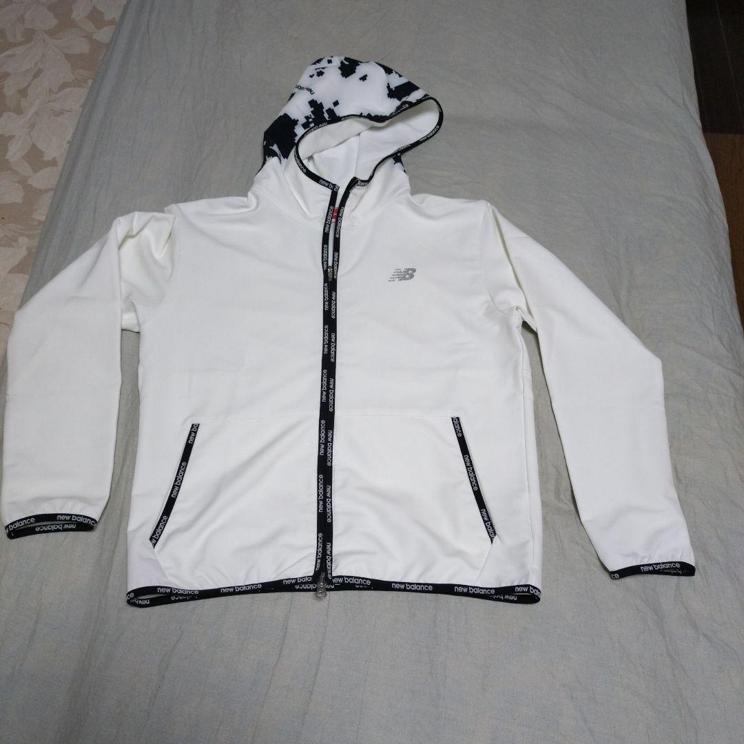 新品　ニューバランスパーカー