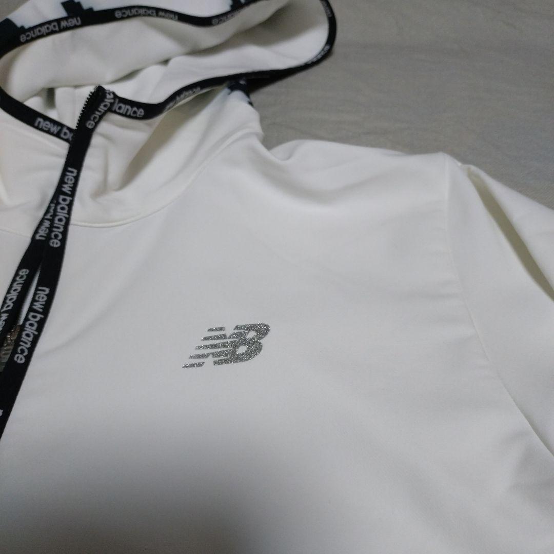 新品　ニューバランスパーカー