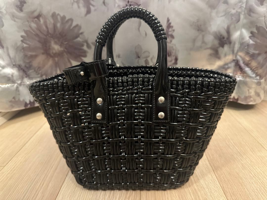 バレンシアガ♡かごバック♡ブラック♡サイズは画像でお確かめください