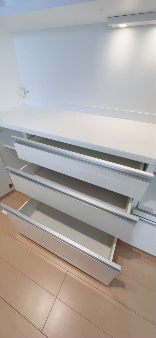 ニトリ　食器棚 LEDライト付き【栃木県　直接引き取りでお願いします】