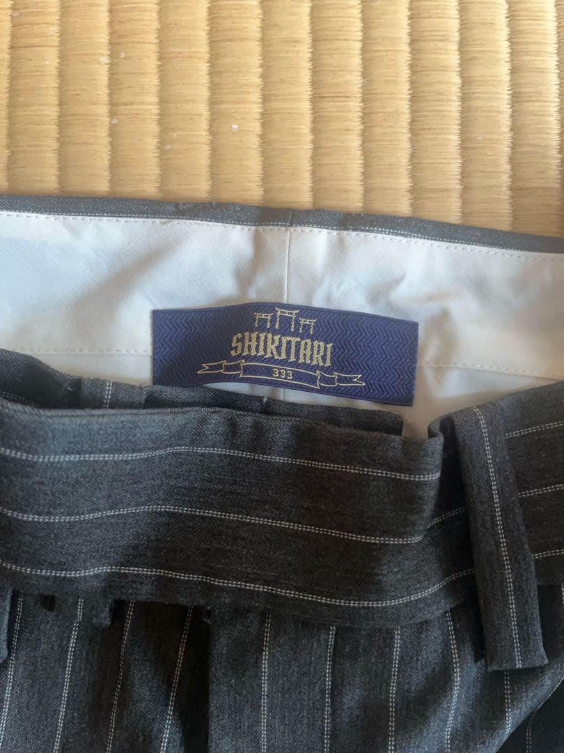 完売品 SHIKITARI グレー ストライプ スラックス