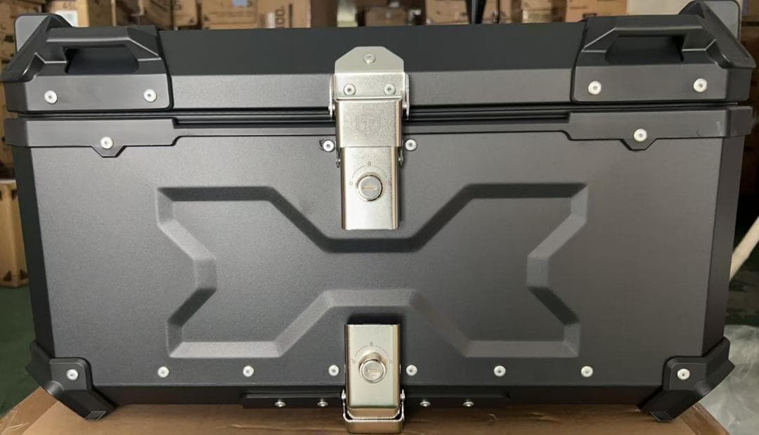 未使用中古美品 65Lバイクリアボックス アルミ制 ブラックT0213