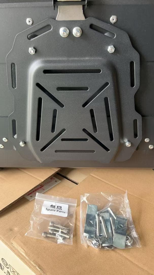 未使用中古美品 65Lバイクリアボックス アルミ制 ブラックT0213