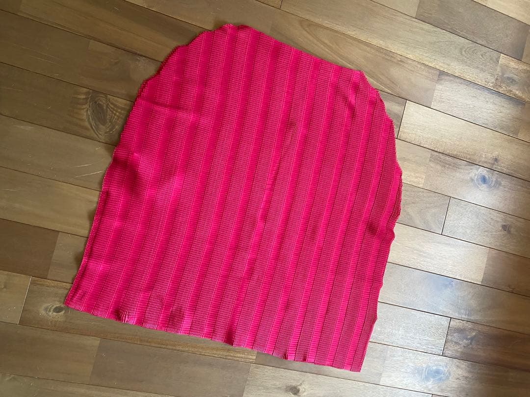 美品★me ISSEY MIYAKEイッセイミヤケ ピンクプリーツトップス