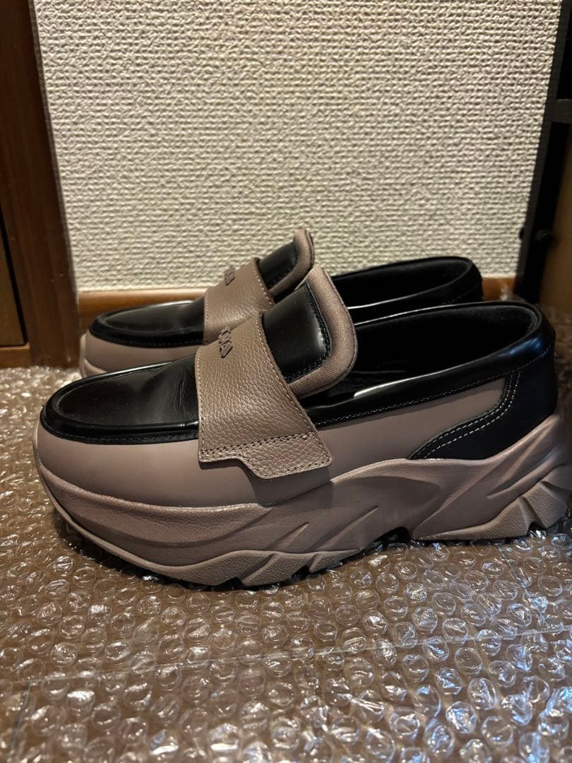 PUMA 厚底ローファー ブラウン・ブラック スニーカーローファー