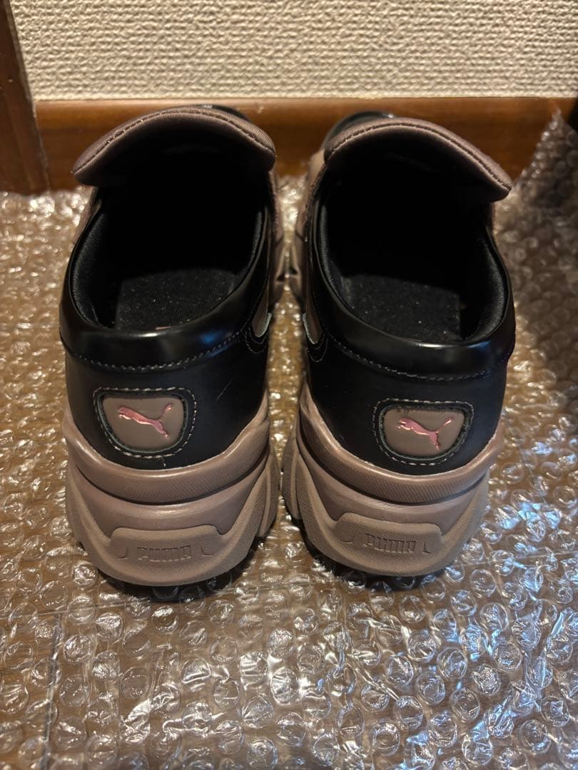 PUMA 厚底ローファー ブラウン・ブラック スニーカーローファー
