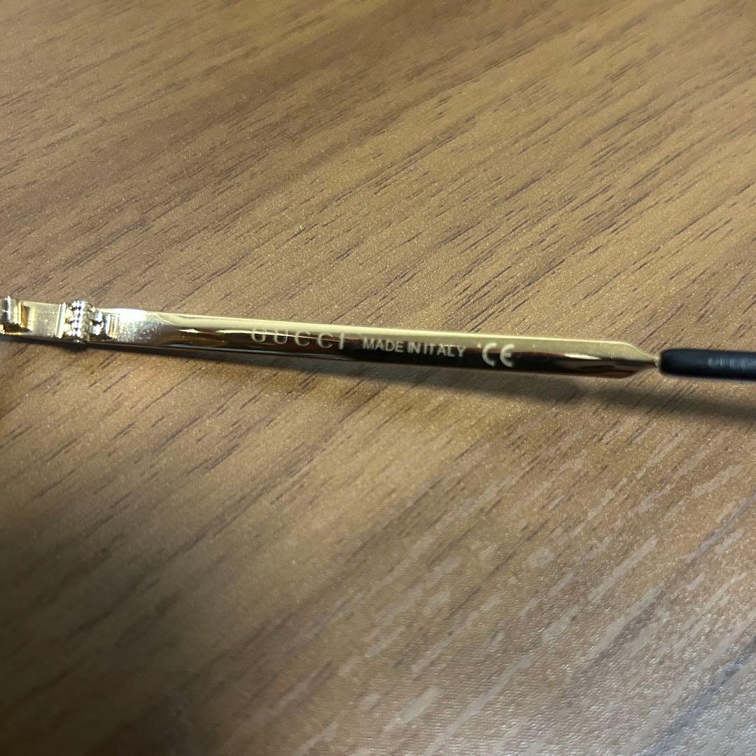 GUCCI サングラス BTS テテ V着用