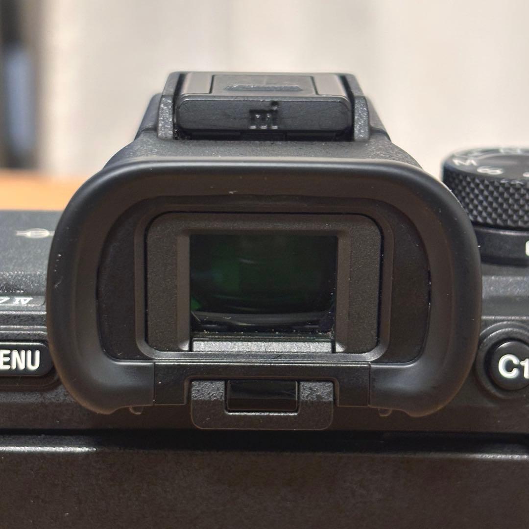 【1/4まで緊急値下げ】SONY α7iv ミラーレスカメラ ストラップ付き