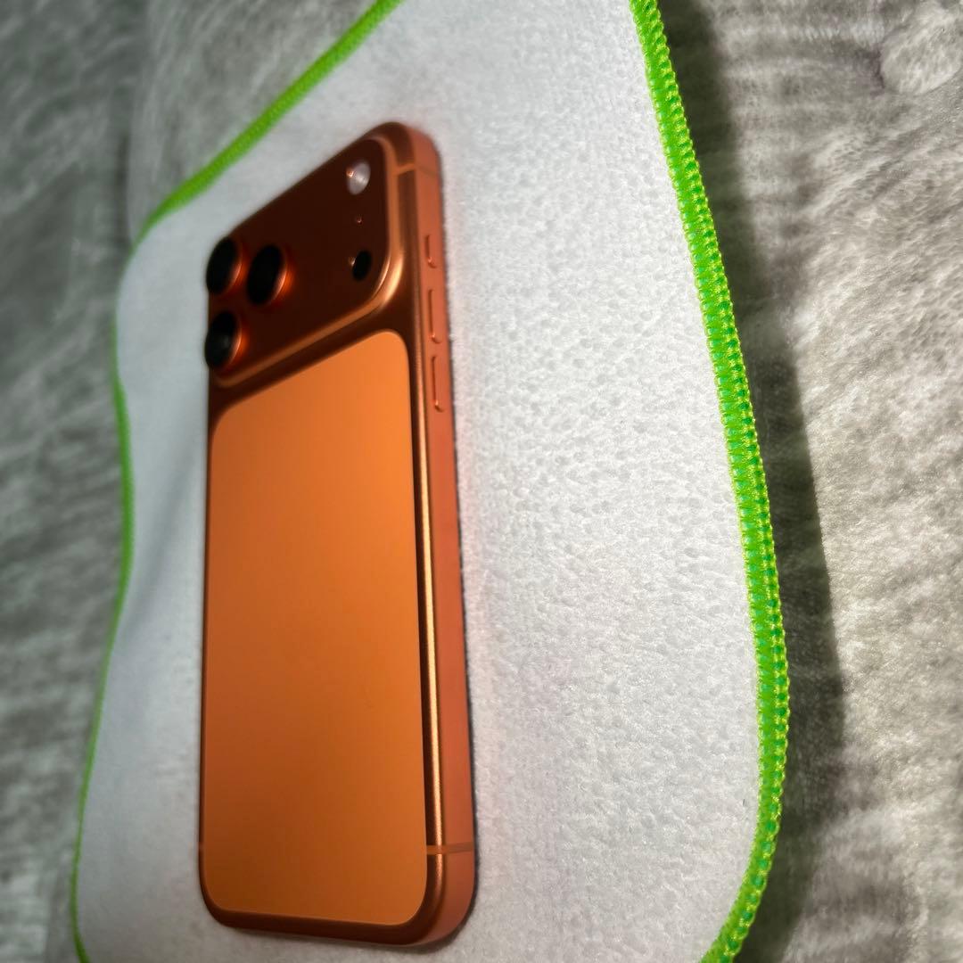 クマちゃん iPhone17ProMax 512GB コズミックオレンジ