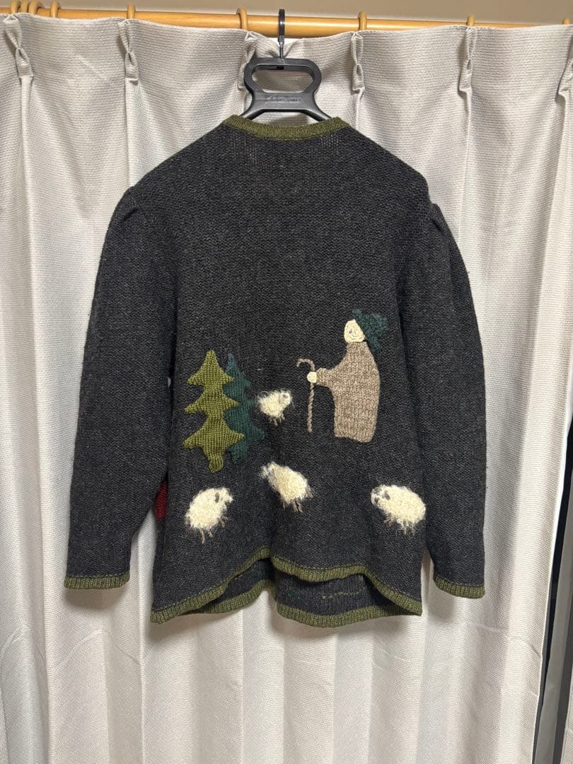 美品　GIESSWEIN刺繍デザインカーディガン