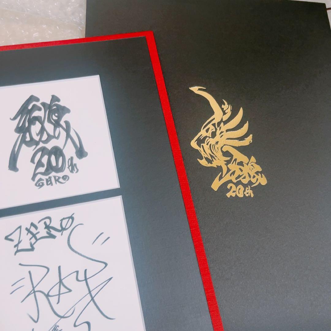 涼邑零 演：藤田玲（牙狼＜GARO＞20周年記念：ラフネートル見開き記念アルバム