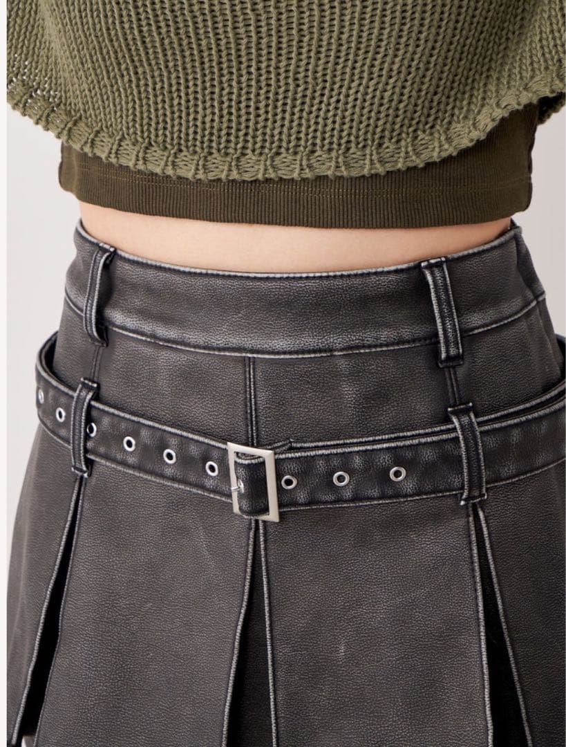 美品 Darich アンティークレザープリーツショートパンツ Sサイズ