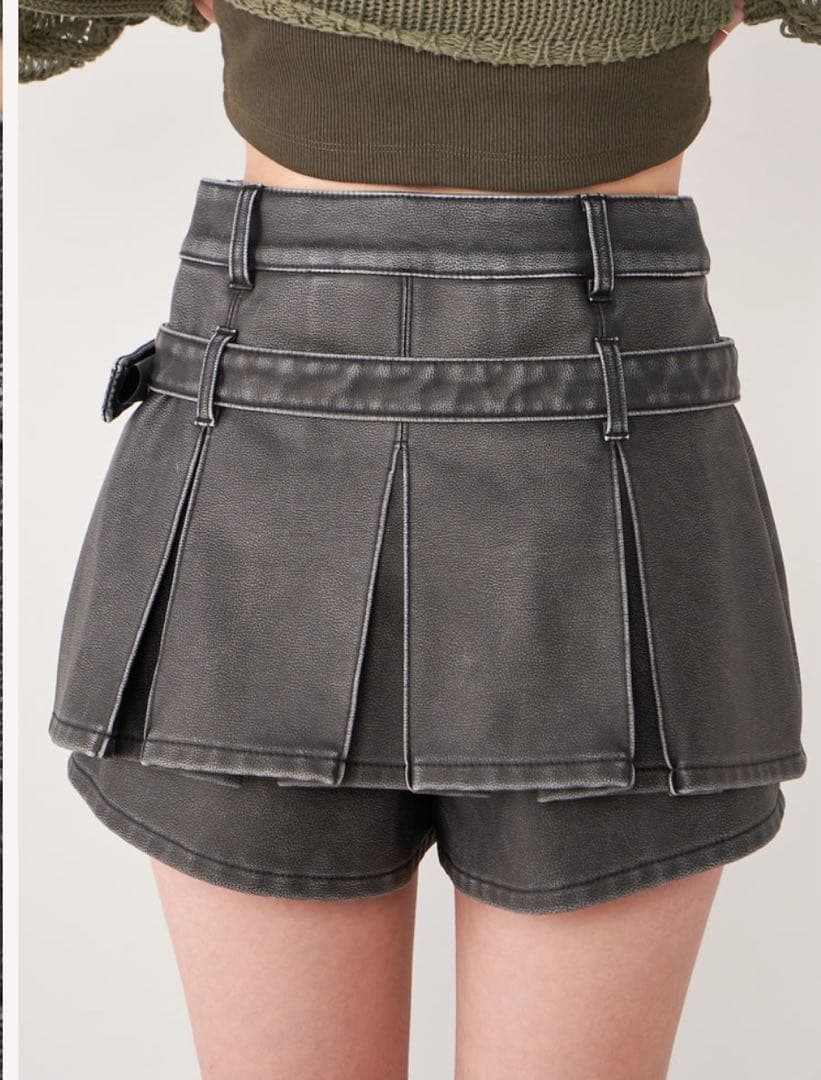 美品 Darich アンティークレザープリーツショートパンツ Sサイズ