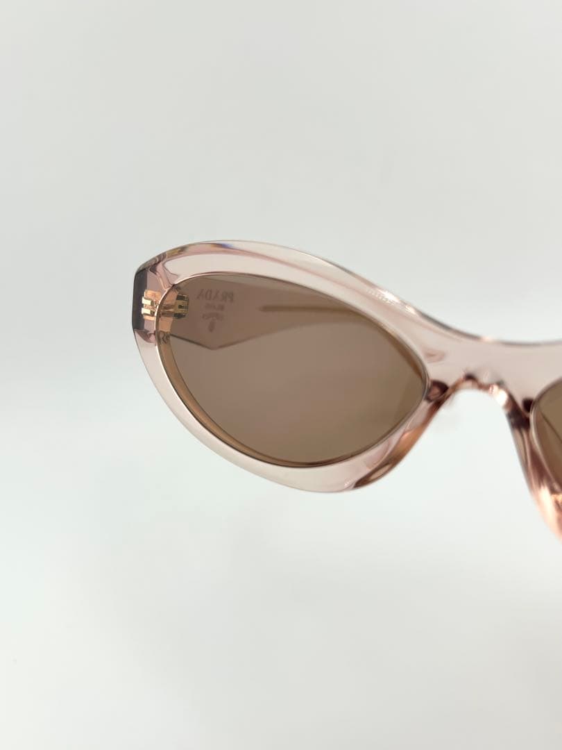 ✨極上美品・付属品完備✨　プラダ　サングラス　シンボルロゴ　キャットアイ　Y2K