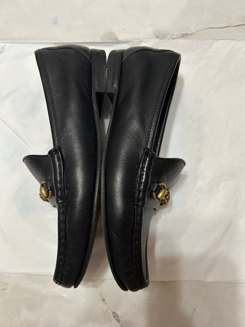 GUCCI ブラックレザー ローファー ゴールド金具　23