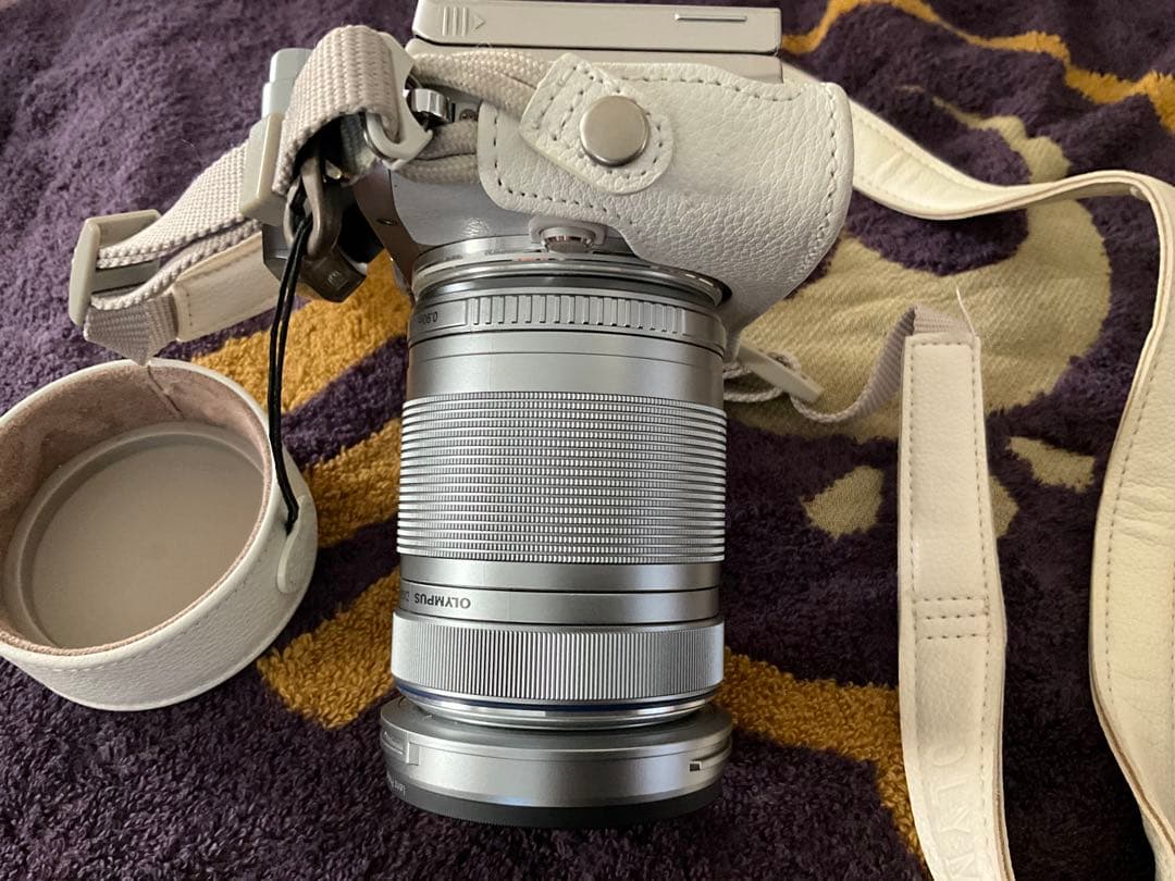 【がーる】OLYMPUS PEN E-PL8ミラーレスカメラ ダブルズーム