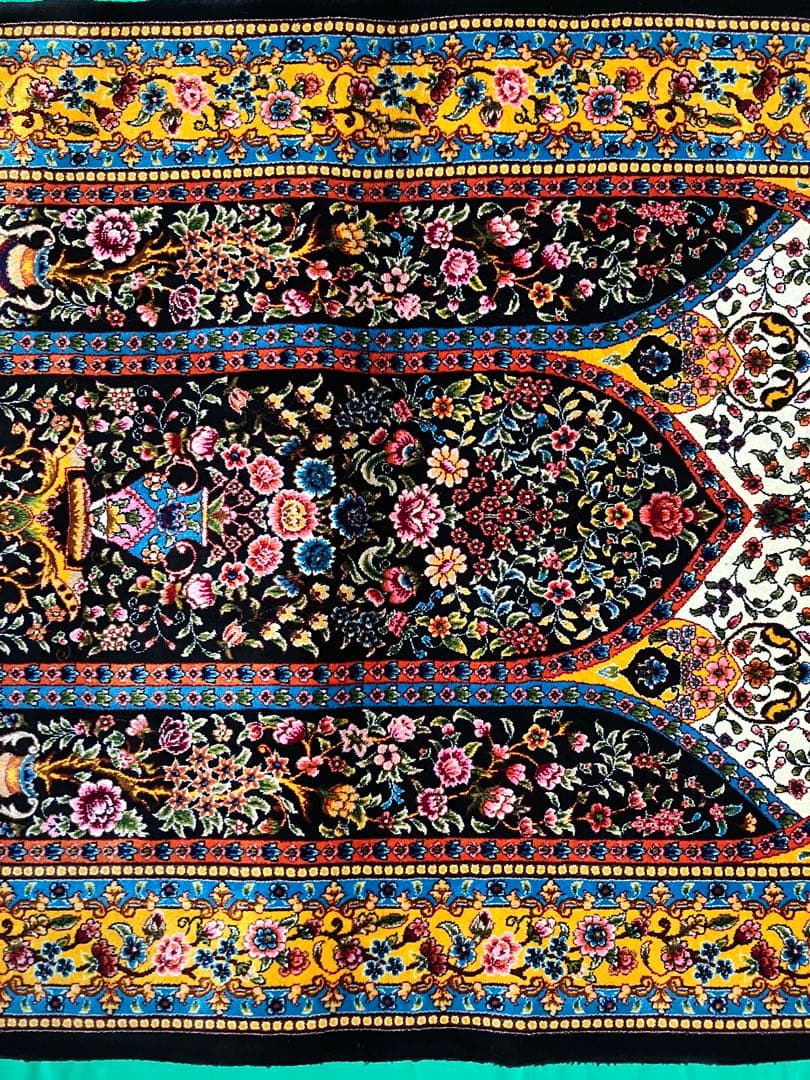 ペルシャ絨毯 黒基調シルク91cm×59cm