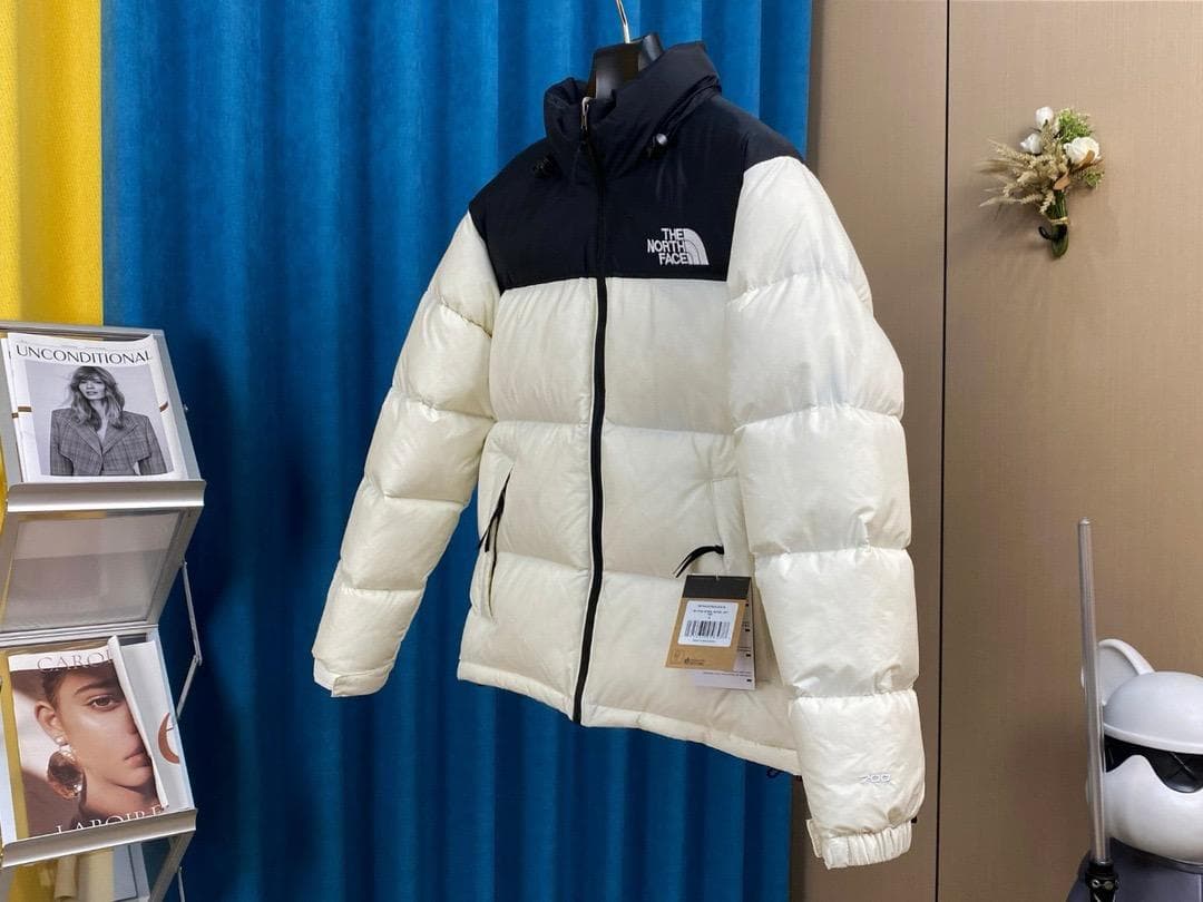 極美品【M】ザノースフェイス ヌプシ ホワイト ダウンジャケット