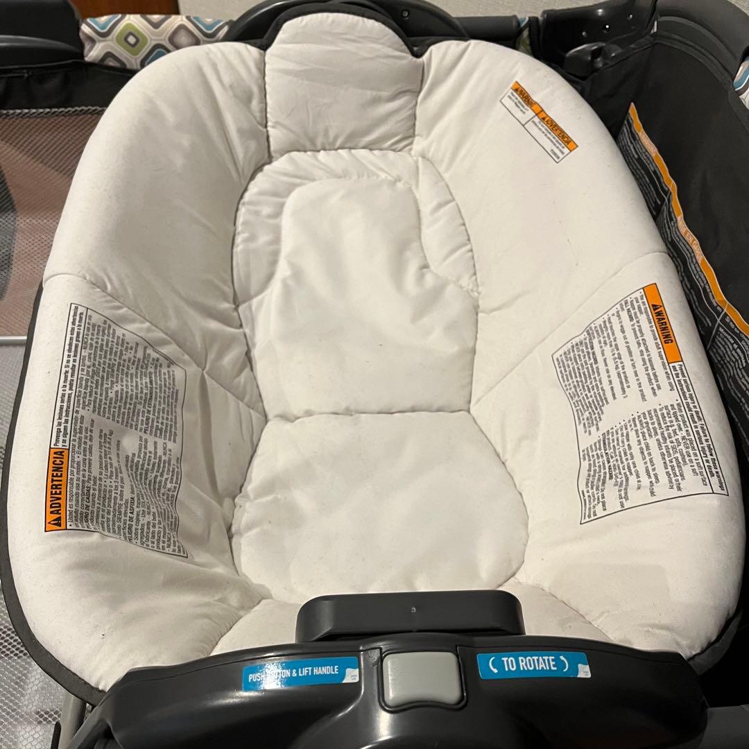 【Graco グレコ】ベビーベッド　ポータブルナッパー＆バシネット付プレイヤード