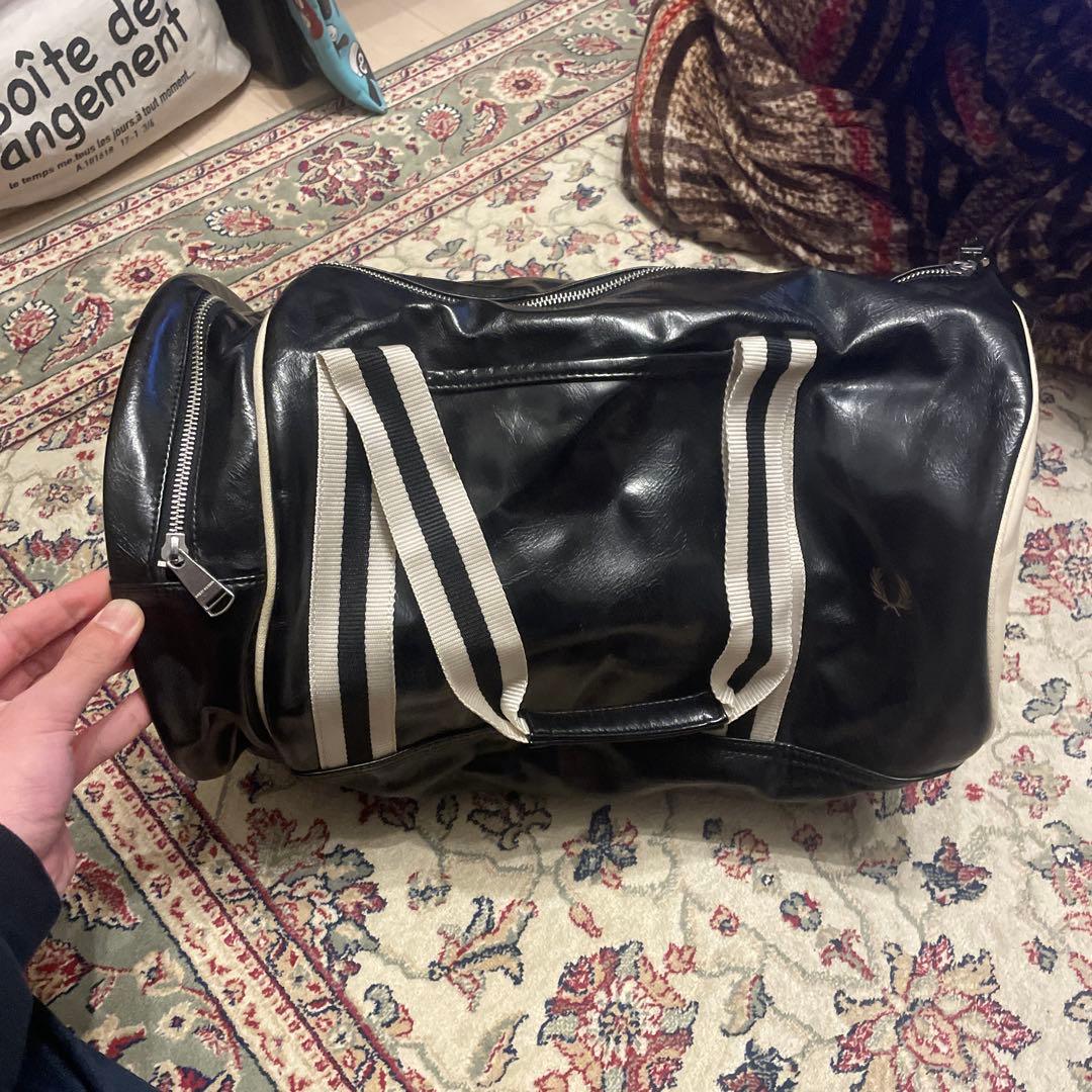 FRED PERRY ブラック ドラムバッグ ボストン