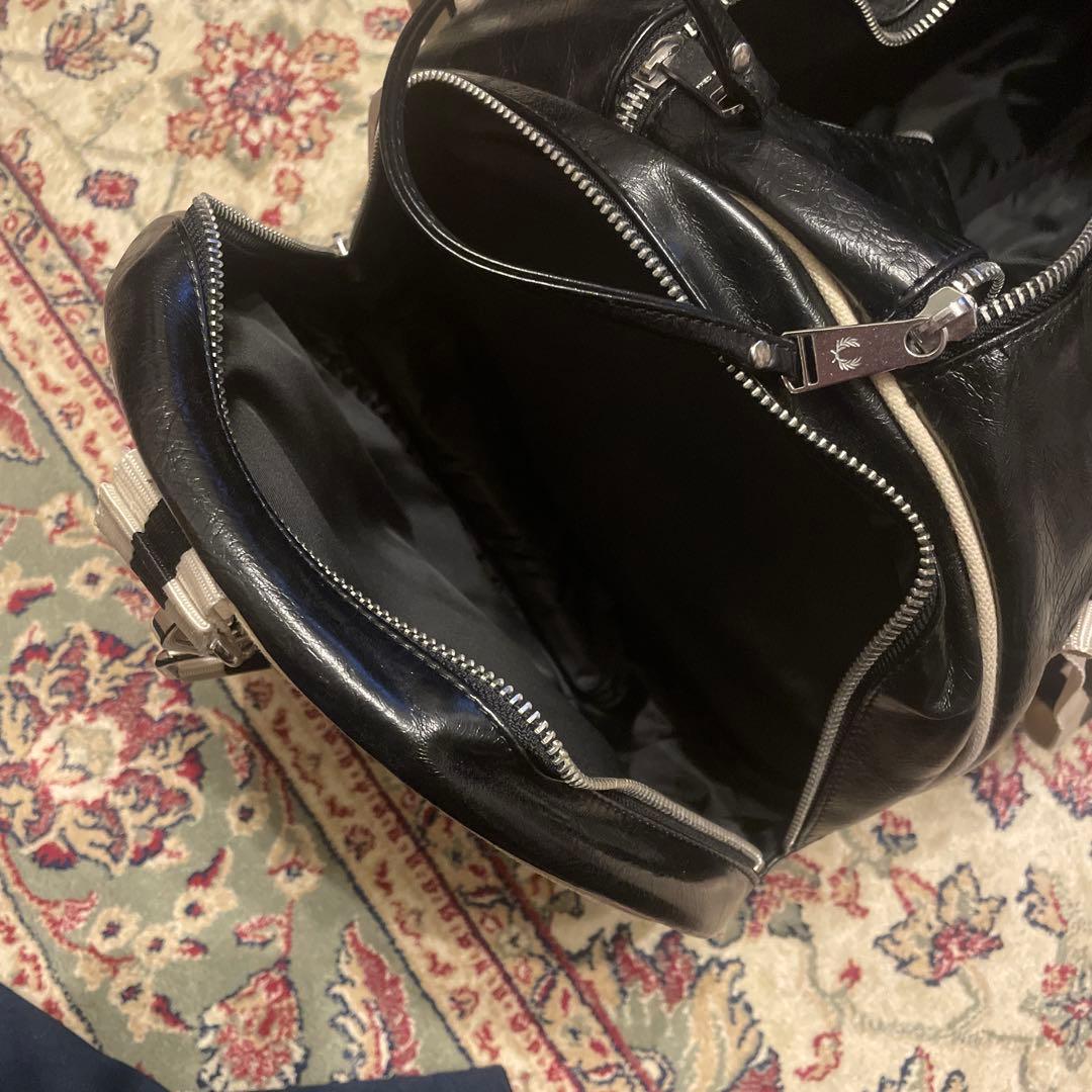 FRED PERRY ブラック ドラムバッグ ボストン