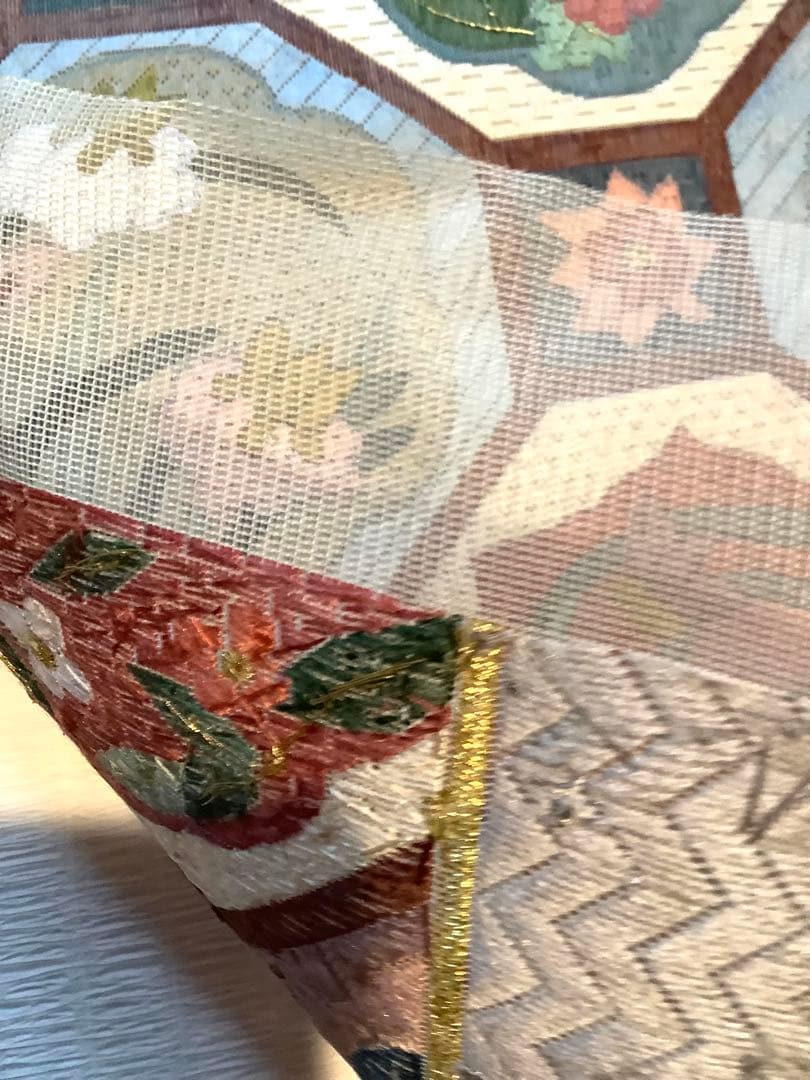 帯端切れ / 西陣【絽刺し】蜀江文様 総刺繍 幅32×226㎝ タペストリー等に