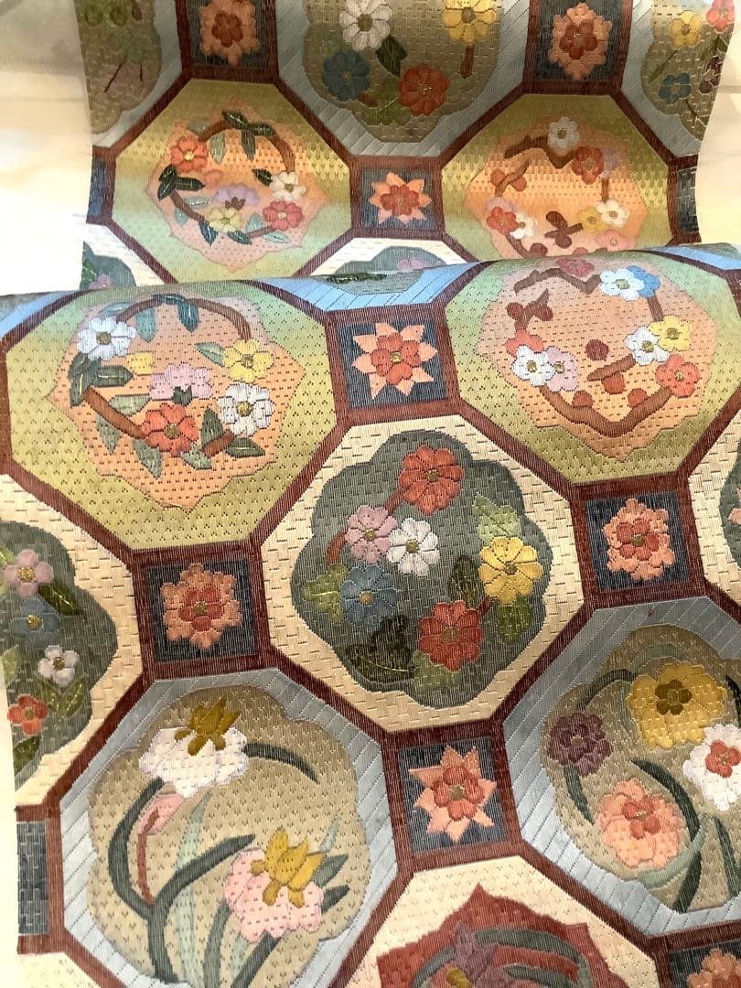 帯端切れ / 西陣【絽刺し】蜀江文様 総刺繍 幅32×226㎝ タペストリー等に