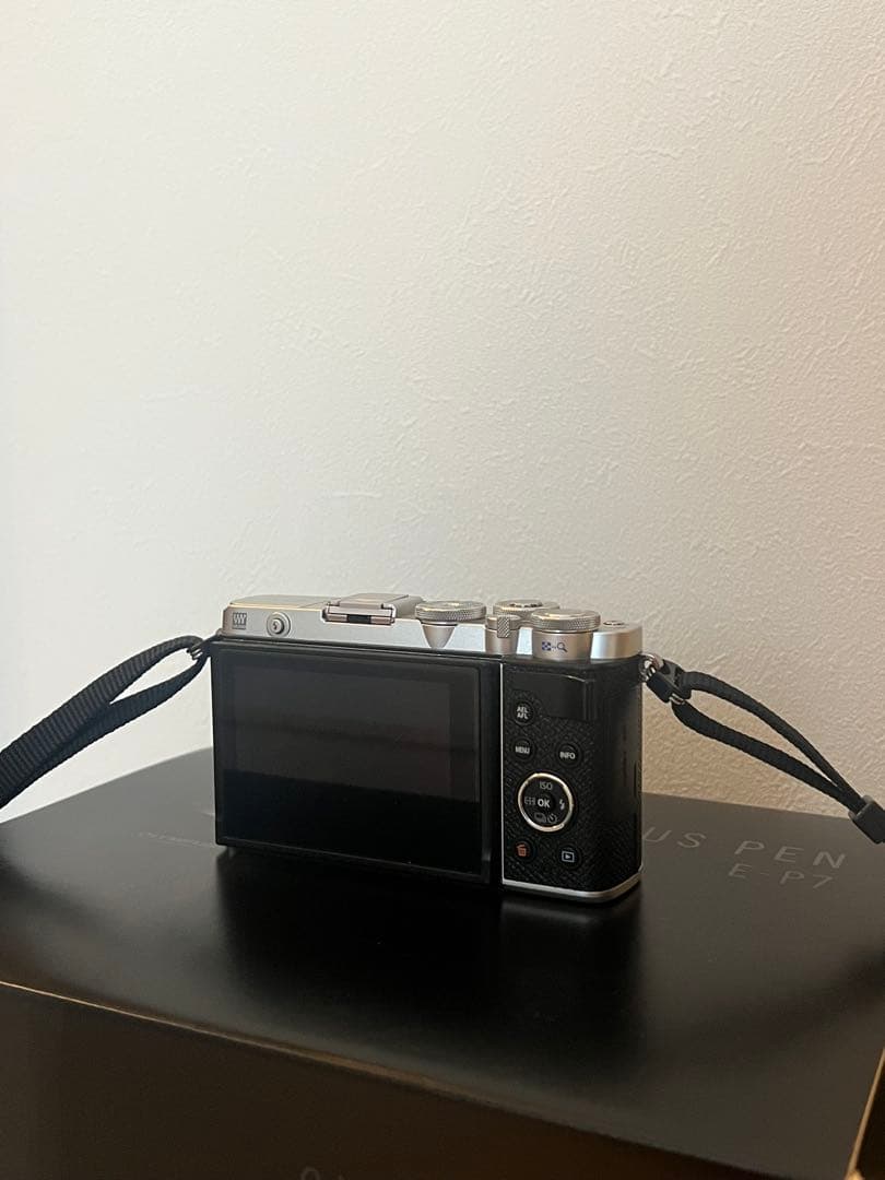 OLYMPUS PEN E-P7 ミラーレス一眼カメラ　レンズキット