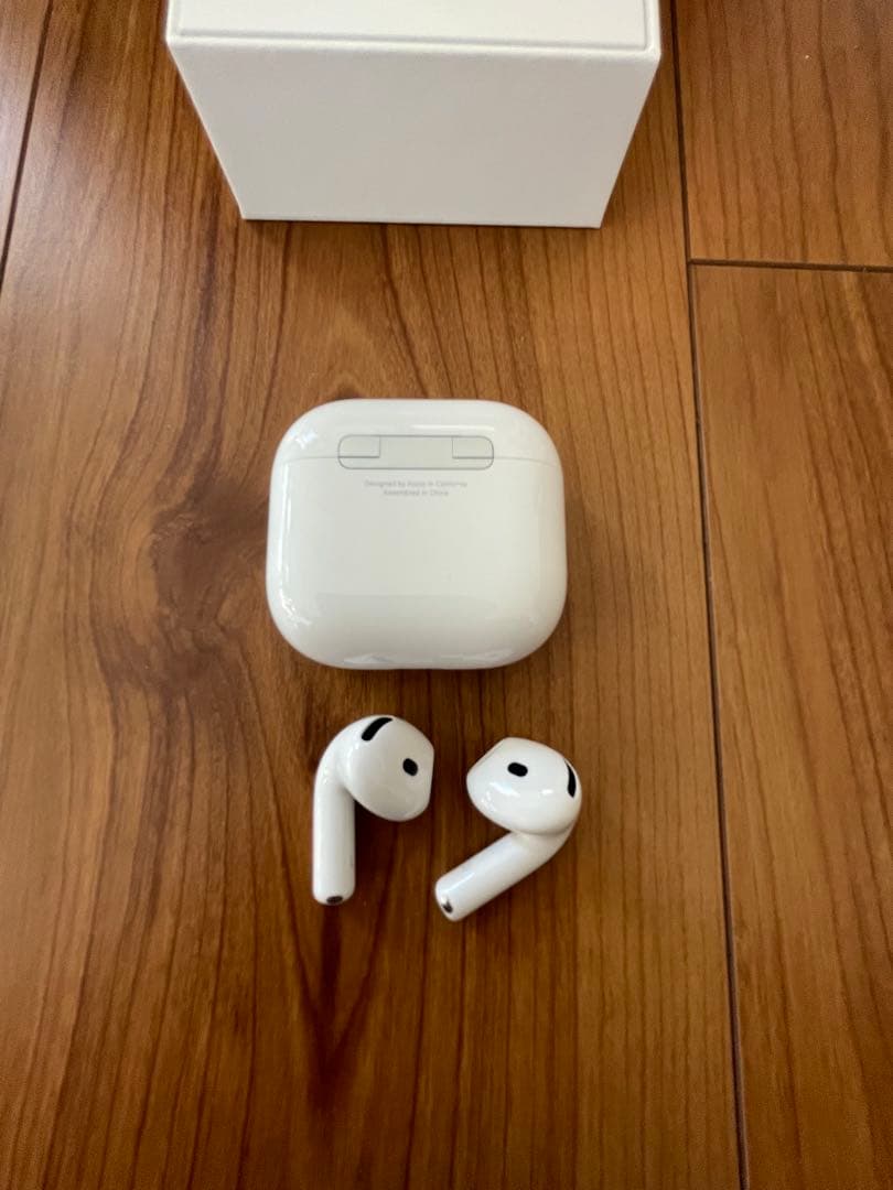 12 Apple AirPods 第4世代　Apple純正品 美品　完動品